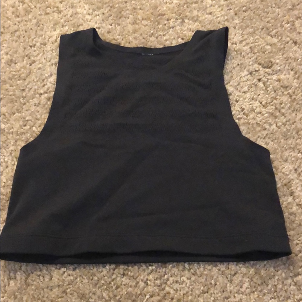 Black lululemon crop tank